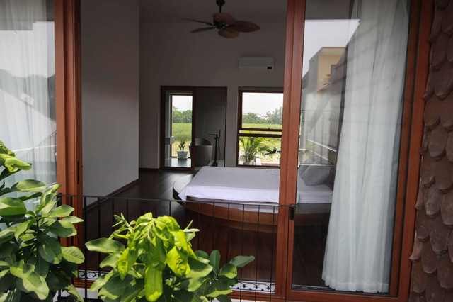 Chàng trai 30 tuổi xây Nhà của mẹ với kiến trúc mái đổ đặc biệt: Không gian mở đón gió để luôn thoáng mát, góc nhà nào cũng nhìn thấy nhau.